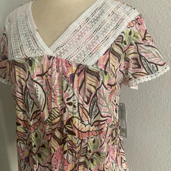 ❤️$15 BUNDLE SALE Absolutely Famous blouse - Picture 2 of 6